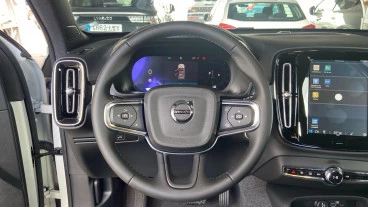 Volvo XC40 2.0 B3 G Plus Dark Auto