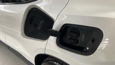 Volvo EX30 Single Motor Extended Range Plus Auto