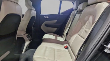 Volvo XC40 2.0 B4 G AWD Momentum Pro Auto