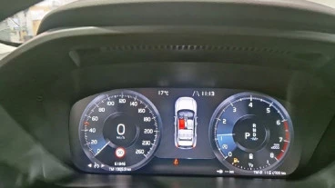 Volvo XC40 2.0 B4 G AWD Momentum Pro Auto