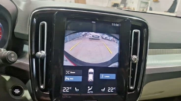 Volvo XC40 2.0 B4 G AWD Momentum Pro Auto