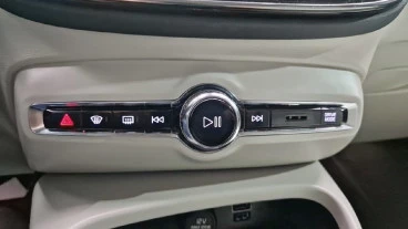 Volvo XC40 2.0 B4 G AWD Momentum Pro Auto