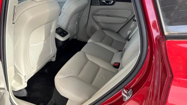 Volvo XC60 2.0 B5 G MHEV Ultra Dark Auto AWD