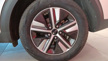 Kia Niro 1.6 GDi HEV 104kW (141CV) Drive