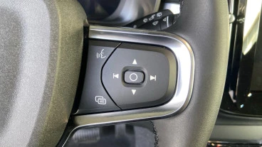 Volvo XC40 2.0 B3 G Plus Dark Auto