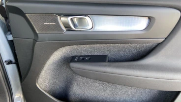 Volvo XC40 2.0 B3 G Plus Dark Auto