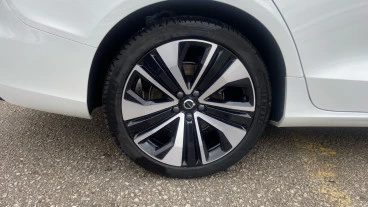 Volvo S60 B4(G) FWD Plus Dark Auto