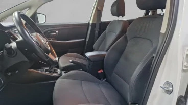 Kia Carens 1.6 GDi 99kW (135CV) Drive