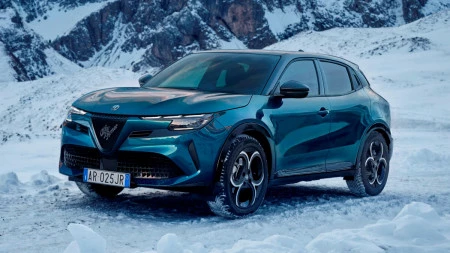Alfa Romeo Junior Ibrida Q4, tracción 4x4 en un SUV híbrido con etiqueta ECO