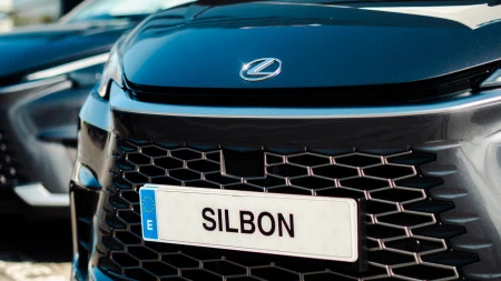 Lexus Madrid hace entrega del Lexus LBX a Silbon
