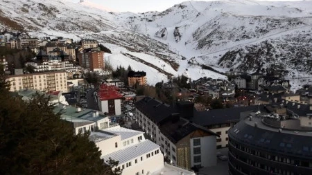 Viajar a Sierra Nevada en SUV: cómo preparar tu coche para la montaña - Nombraremos estos modelos Nissan Qashqai, Nissan Juke y Nissa X-Trail