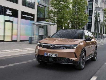 ELÉCTRICOS, EFICIENTES, ESPACIOSOS: LOS VEHÍCULOS OPEL PARA FAMILIAS