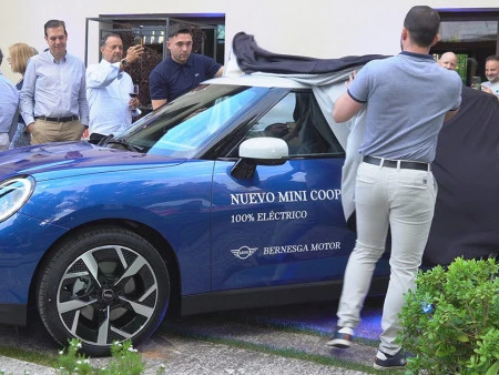 Presentación de la Nueva Familia MINI por Bernesga Motor en el Restaurante Cocinandos