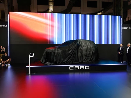 EBRO s400 nuevo SUV urbano híbrido presentado en Automobile Barcelona