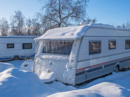 Cómo preparar tu caravana para el invierno: aislamiento, calefacción, antihielo y prevención de humedades