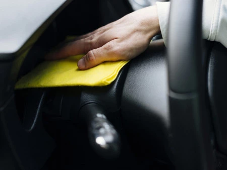 Cómo hacer una buena limpieza interior de tu coche