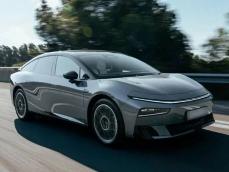 Xpeng P7+: Berlina eléctrica con carga en 12 minutos