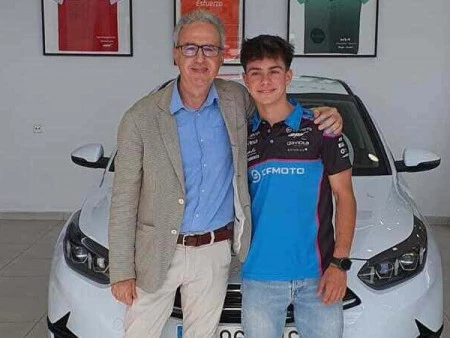 Kia Autopista Sur cede un Kia Ceed al piloto del Aspar Team David Alonso
