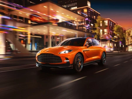 EL ASTON MARTIN DBX707 SE ACTUALIZA