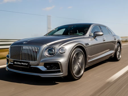 LA ARMONÍA PERFECTA ENTRE ELEGANCIA Y RENDIMIENTO CON EL BENTLEY FLYING SPUR