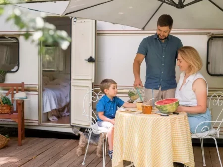 10 accesorios imprescindibles para una autocaravana que viaja todo el año