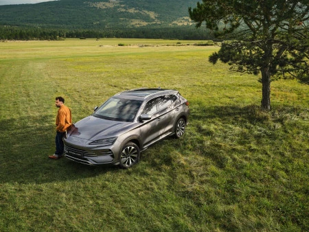 ¿Cuál es la diferencia entre híbrido e híbrido enchufable?