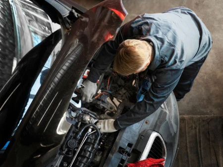Qué mantenimiento necesita un coche híbrido y cuánto cuesta realmente