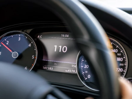 ¿Merece la pena comprar un coche de ocasión con más de 100.000km?