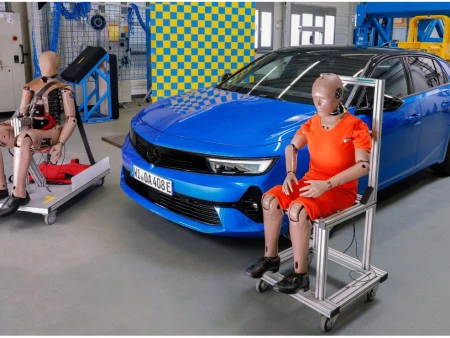 Salvando vidas: 50 años de cinturones de seguridad en todos los vehículos Opel