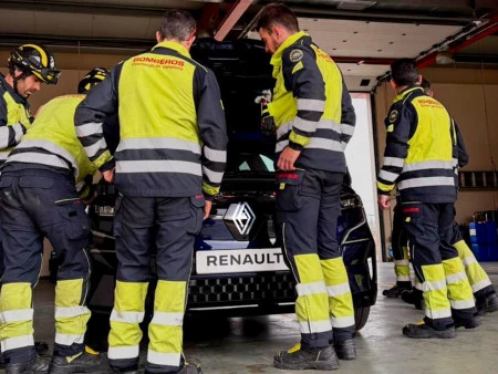 El Parque de Bomberos de la Diputación de Valladolid refuerza su preparación ante los nuevos vehículos junto a VASA ARROYO