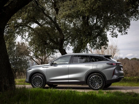 OMODA 9 SHS: el SUV superhíbrido que redefine el lujo, la tecnología y la eficiencia.