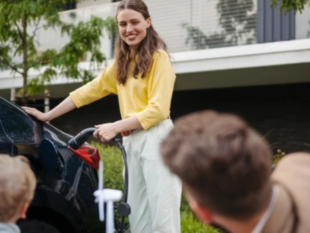 Segundo coche familiar: cómo elegir entre gasolina, híbrido y eléctrico