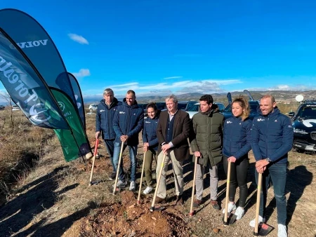 Volvo Car España participa en la reforestación de 1.000 árboles para la regeneración de bosques