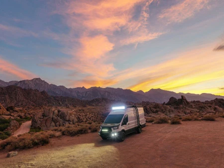 Furgoneta camper vs autocaravana: ¿Qué conviene más para escapadas o van-life?