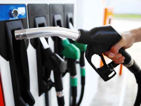¿Puede pasar algo grave si echas diésel a un coche de gasolina?