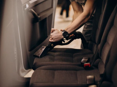 Cómo limpiar el coche por dentro y dejarlo impecable