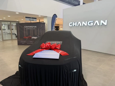 Changan Oriencar realiza la primera entrega  de un vehículo Changan en España