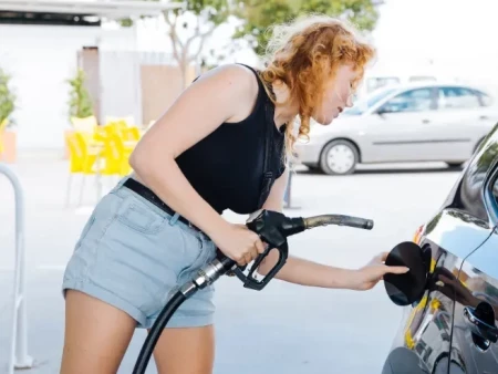 ¿Cuál es la mejor opción: un coche de segunda mano diésel o gasolina?