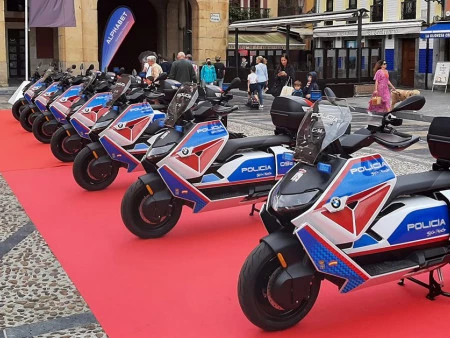  La Policía Local de Gijón se une a la movilidad sostenible