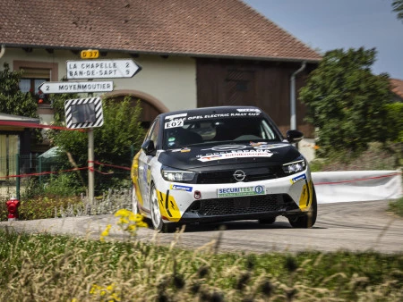 PODIO EN FRANCIA PARA EL EQUIPO OPEL ESPAÑA, QUE AMPLÍA SU VENTAJA AL FRENTE DE LA ADAC OPEL ELECTRIC RALLY CUP