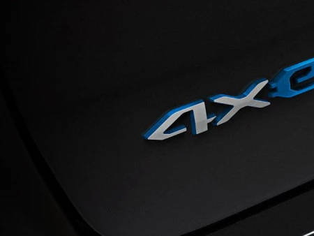 Presentamos los nuevos Jeep® Renegade y Compass 4xe “First Edition”