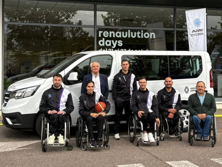 VASA ARROYO colabora con el Club BSR Valladolid con la cesión de un Renault Trafic adaptado