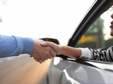 Grupo de Santiago y Fundación Lesmes impulsan la movilidad inclusiva con Dacia