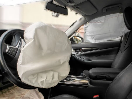 ¿Cuánto cuesta arreglar los airbags de tu coche?