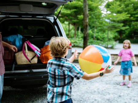 ¿Qué coche de ocasión comprar si planeas viajar con niños este verano?