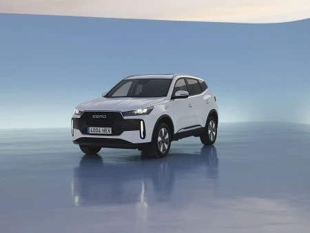 EL EBRO S400 QUIERE CONQUISTAR EL MERCADO CON UN DISEÑO PERSONAL, ENÉRGICO Y TECNOLÓGICO