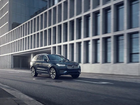 El Volvo XC90 y el XC90 Recharge híbrido enchufable, galardonados con el premio 2023 IIHS TOP SAFTEY PICK+