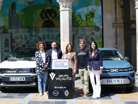 La Alcaldesa inaugura la Feria de VO en el Stan de Grupo Vicauto
