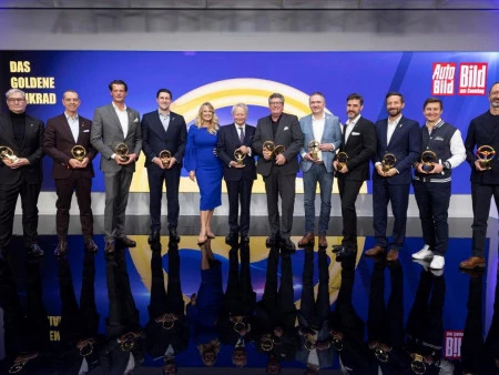 Aston Martin DB12: Volante de Oro al "Coche más bello del año"