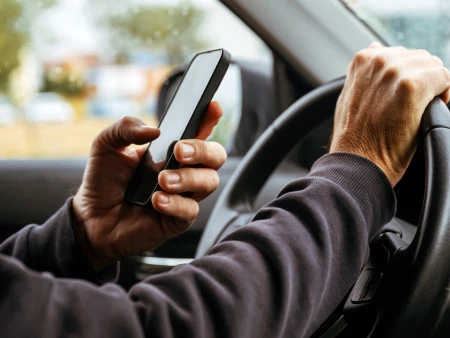 Distracciones al volante: móvil, GPS y otros